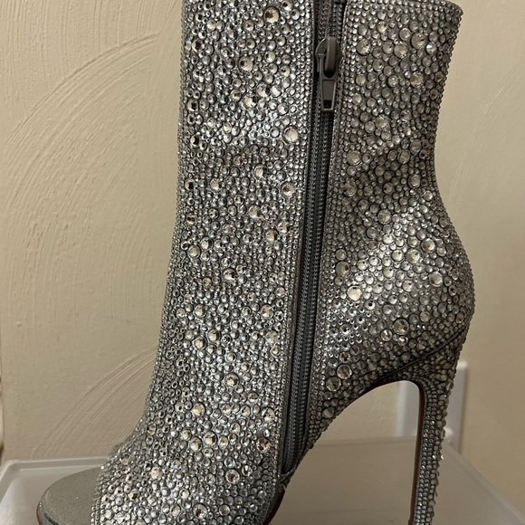 Steve Madden Dispute-R Silver Rhinestone Embellished Peep Toe Stiletto Booties - Picture 6 of 6